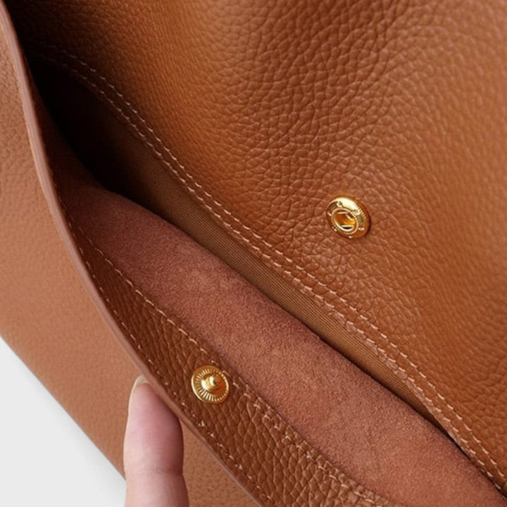Aoife - Elegant and Timeless Shoulder Bag
